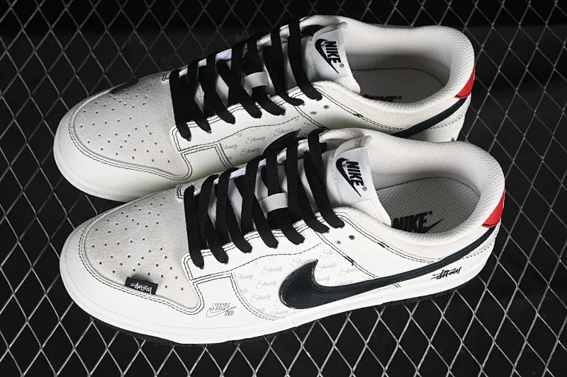 All categories Nk SB Dunk Series Nk SB Dunk Low High-end customized low-top sneakers Nk SB Dunk Low Stusi co-branded Barrage black hook Anniversary high-end customized low-top casual sneakers DJ2024-115